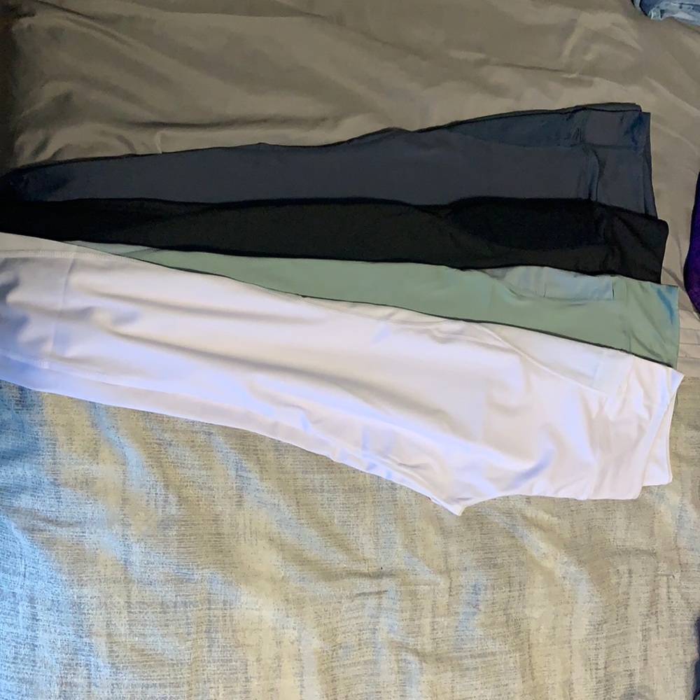 4 Pack of navy, black, mint green, and white leggings.